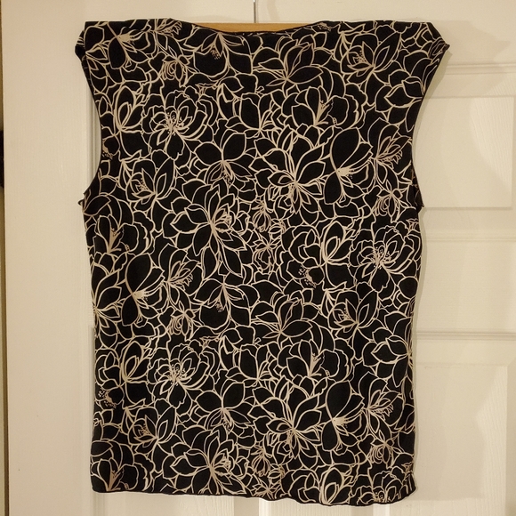Black & Cream Flowery Old Navy Top - Picture 5 of 5